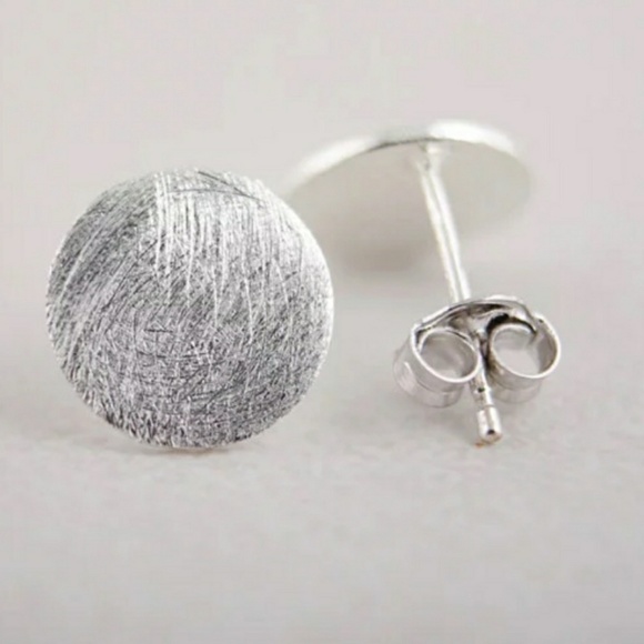 Jewelry - 🛍 5/$25🛍 Silver Textured Metal Stud Earrings